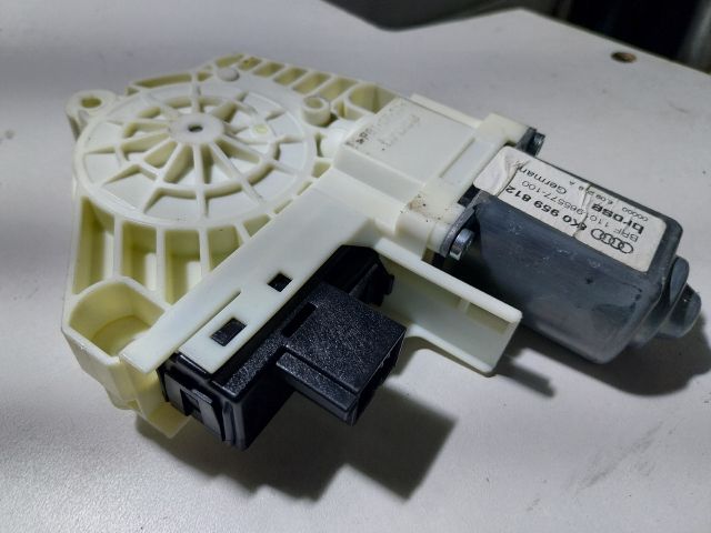 bontott AUDI A4 B8 Jobb hátsó Ablakemelő Motor