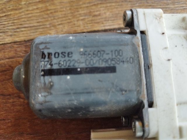 bontott AUDI A4 B8 Jobb hátsó Ablakemelő Motor