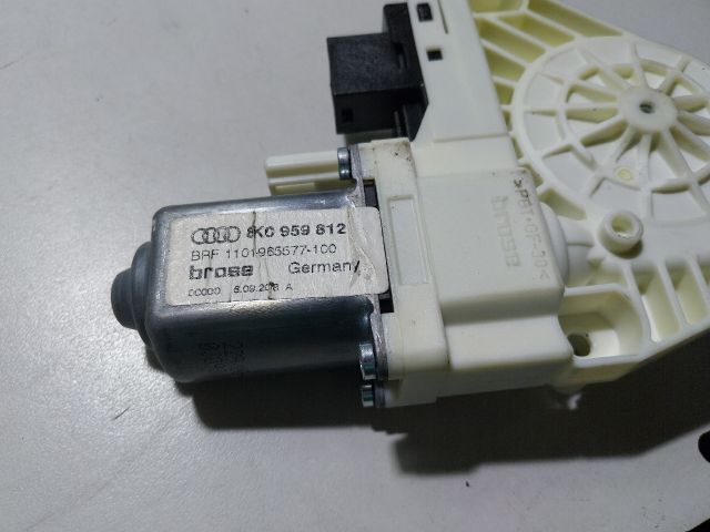 bontott AUDI A4 B8 Jobb hátsó Ablakemelő Motor