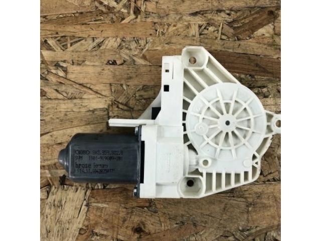 bontott AUDI A4 B8 Jobb hátsó Ablakemelő Motor