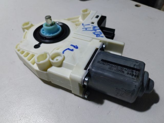 bontott AUDI A4 B8 Jobb hátsó Ablakemelő Motor