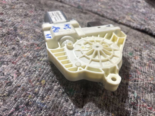 bontott AUDI A4 B8 Jobb hátsó Ablakemelő Motor