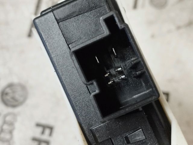 bontott AUDI A4 B8 Jobb hátsó Ablakemelő Motor