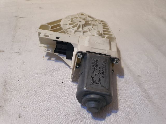 bontott AUDI A4 B8 Jobb hátsó Ablakemelő Motor