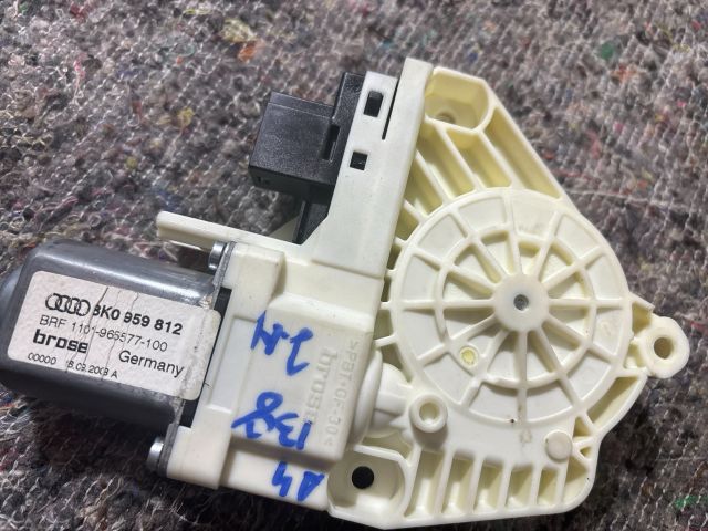 bontott AUDI A4 B8 Jobb hátsó Ablakemelő Motor