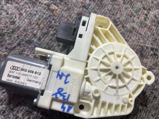 bontott AUDI A4 B8 Jobb hátsó Ablakemelő Motor