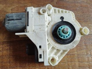 bontott AUDI A4 B8 Jobb hátsó Ablakemelő Motor