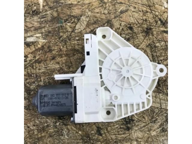 bontott AUDI A4 B8 Jobb hátsó Ablakemelő Motor