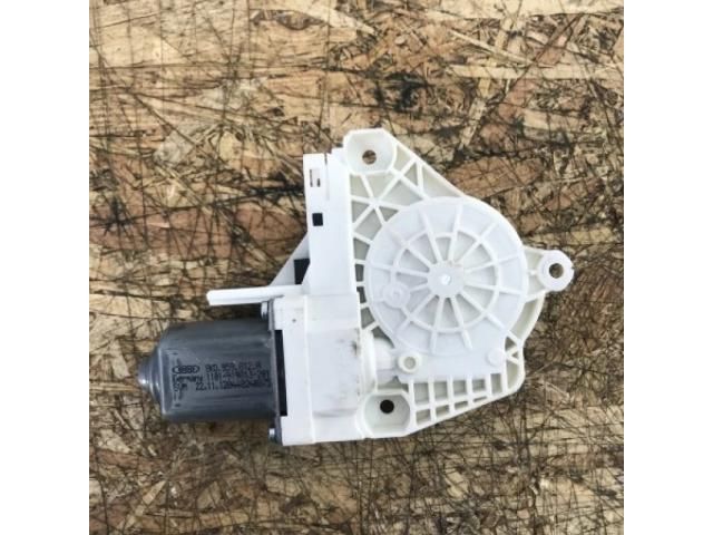 bontott AUDI A4 B8 Jobb hátsó Ablakemelő Motor