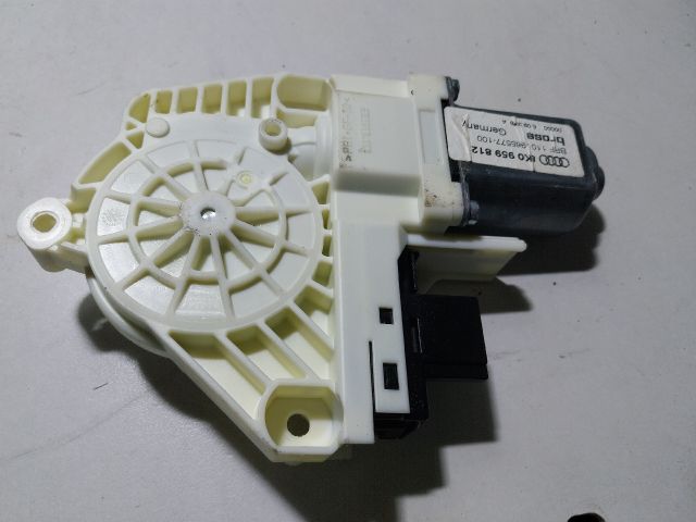 bontott AUDI A4 B8 Jobb hátsó Ablakemelő Motor