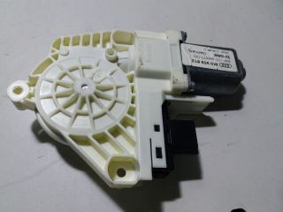 bontott AUDI A4 B8 Jobb hátsó Ablakemelő Motor