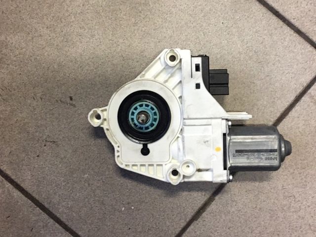 bontott AUDI A4 B8 Jobb hátsó Ablakemelő Motor