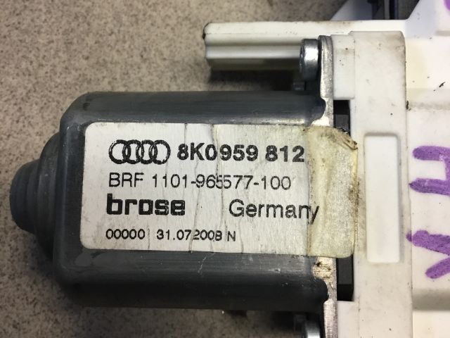 bontott AUDI A4 B8 Jobb hátsó Ablakemelő Motor