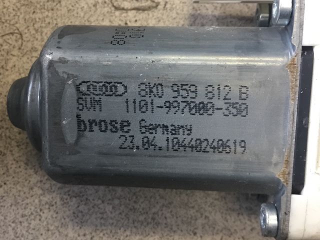 bontott AUDI A4 B8 Jobb hátsó Ablakemelő Motor