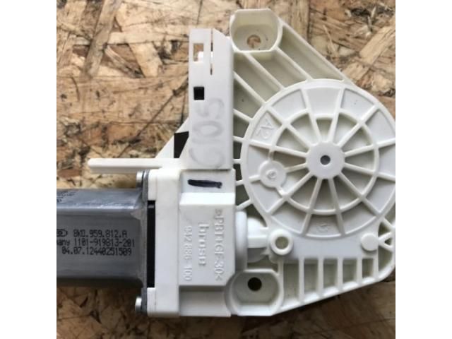 bontott AUDI A4 B8 Jobb hátsó Ablakemelő Motor