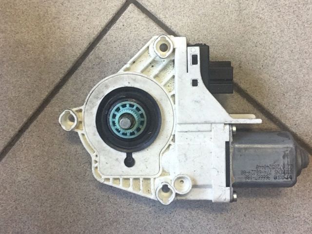 bontott AUDI A4 B8 Jobb hátsó Ablakemelő Motor