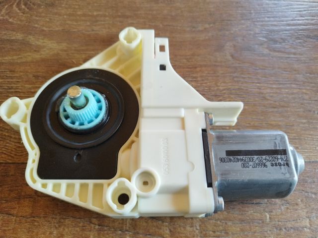 bontott AUDI A4 B8 Jobb hátsó Ablakemelő Motor