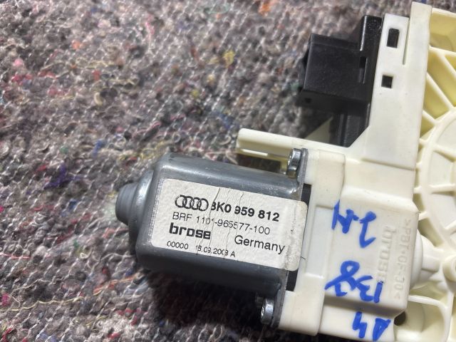bontott AUDI A4 B8 Jobb hátsó Ablakemelő Motor