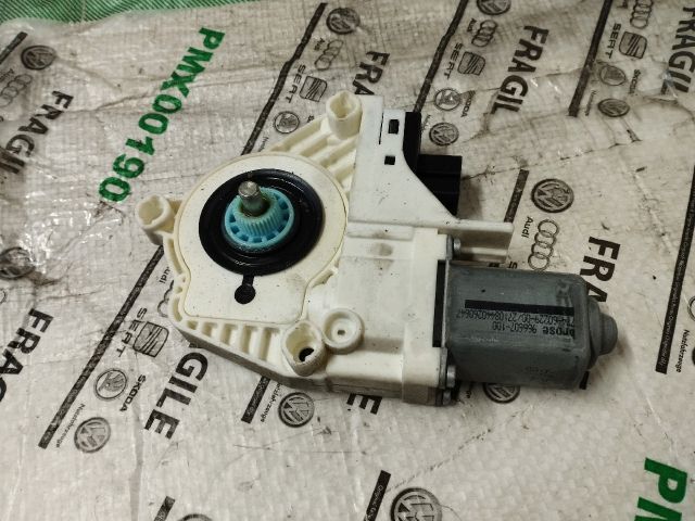 bontott AUDI A4 B8 Jobb hátsó Ablakemelő Motor