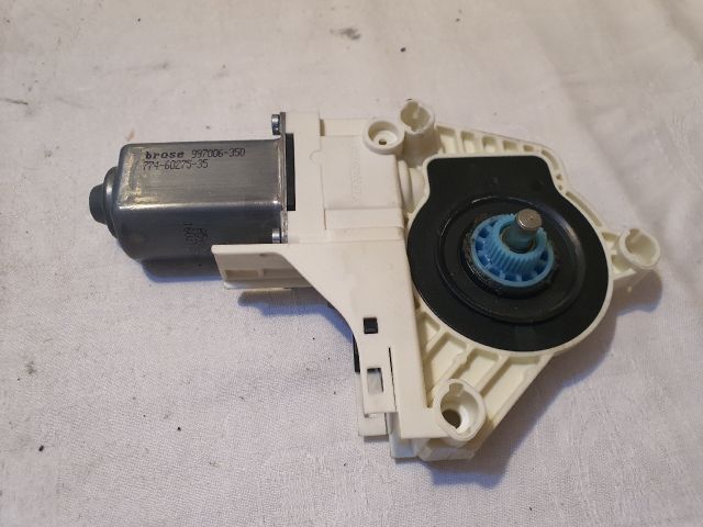bontott AUDI A4 B8 Jobb hátsó Ablakemelő Motor