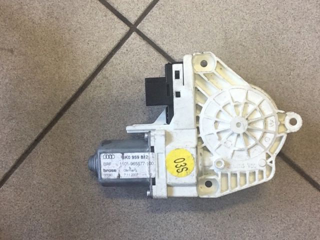 bontott AUDI A4 B8 Jobb hátsó Ablakemelő Motor