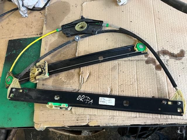 bontott AUDI A4 B8 Jobb hátsó Ablakemelő Szerkezet (Elektromos)