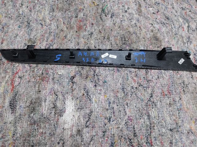 bontott AUDI A4 B8 Jobb hátsó Ajtó Díszléc