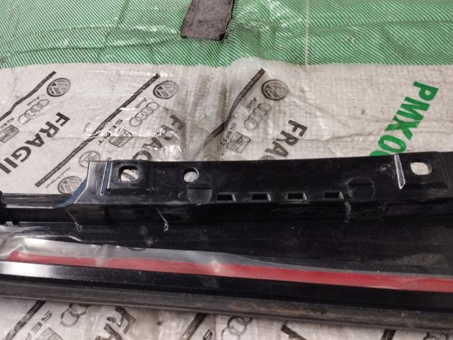 bontott AUDI A4 B8 Jobb hátsó Ajtó Díszléc