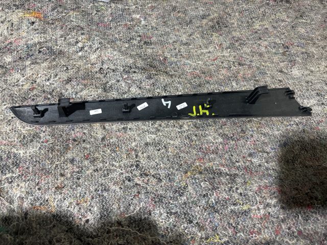 bontott AUDI A4 B8 Jobb hátsó Ajtó Díszléc