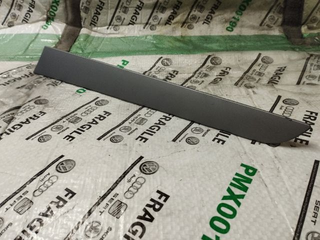 bontott AUDI A4 B8 Jobb hátsó Ajtó Kárpit Díszléc