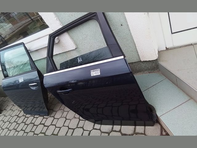 bontott AUDI A4 B8 Jobb hátsó Ajtó (Részeivel)