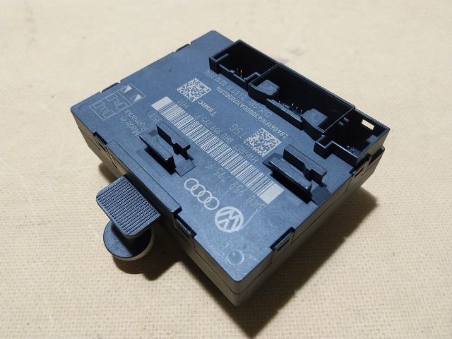 bontott AUDI A4 B8 Jobb hátsó Ajtó Vezérlőegység