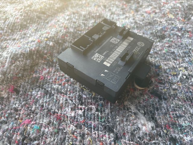 bontott AUDI A4 B8 Jobb hátsó Ajtó Vezérlőegység