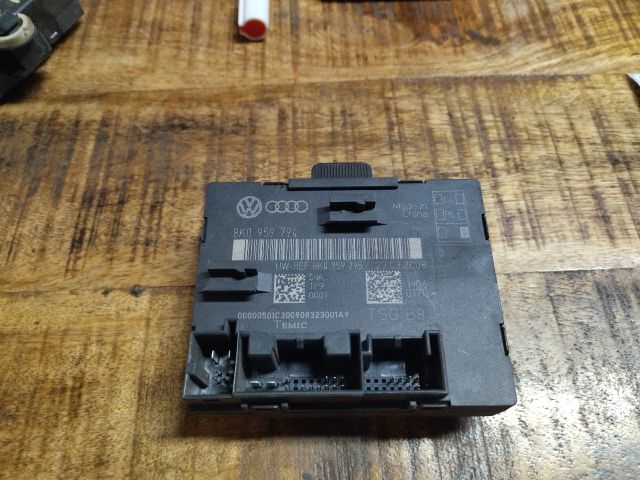 bontott AUDI A4 B8 Jobb hátsó Ajtó Vezérlőegység