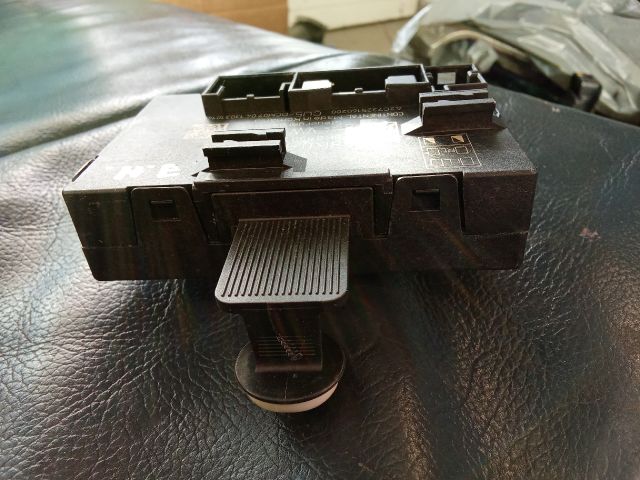 bontott AUDI A4 B8 Jobb hátsó Ajtó Vezérlőegység