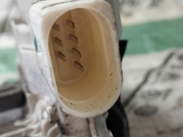 bontott AUDI A4 B8 Jobb hátsó Ajtózár