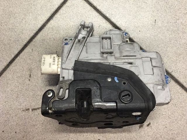 bontott AUDI A4 B8 Jobb hátsó Ajtózár