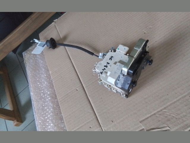 bontott AUDI A4 B8 Jobb hátsó Ajtózár