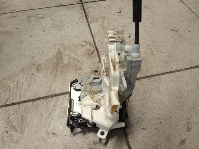 bontott AUDI A4 B8 Jobb hátsó Ajtózár