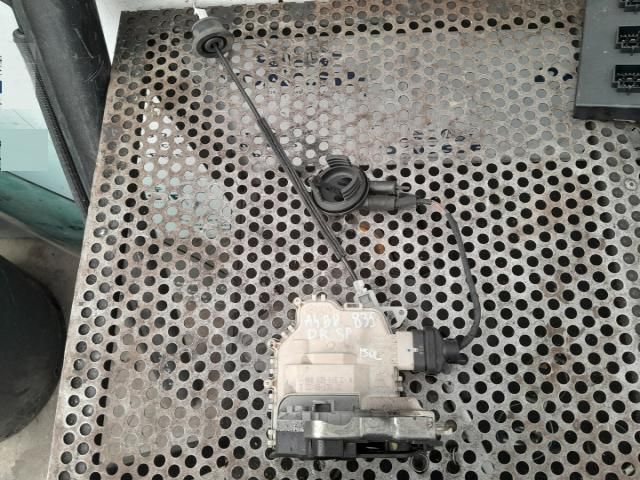 bontott AUDI A4 B8 Jobb hátsó Ajtózár