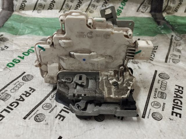 bontott AUDI A4 B8 Jobb hátsó Ajtózár