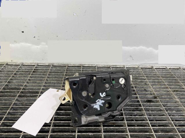 bontott AUDI A4 B8 Jobb hátsó Ajtózár