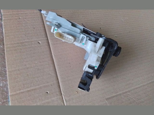 bontott AUDI A4 B8 Jobb hátsó Ajtózár