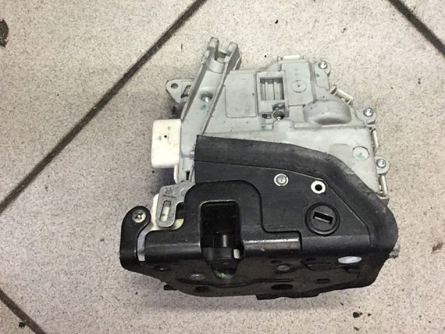 bontott AUDI A4 B8 Jobb hátsó Ajtózár