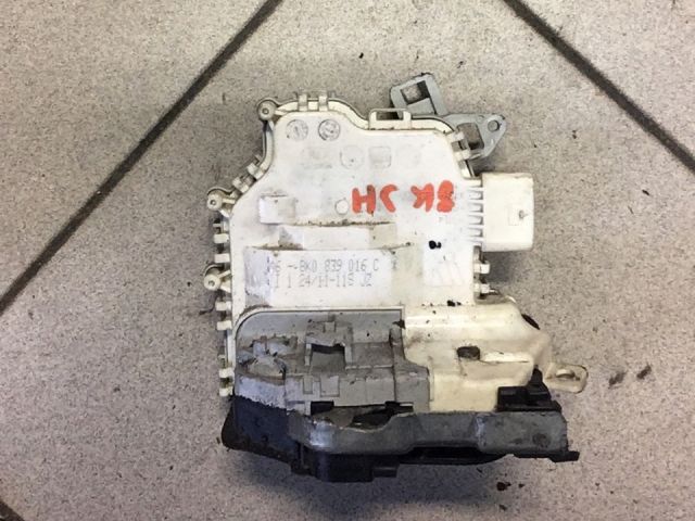 bontott AUDI A4 B8 Jobb hátsó Ajtózár