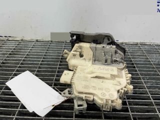 bontott AUDI A4 B8 Jobb hátsó Ajtózár