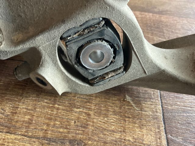 bontott AUDI A4 B8 Jobb hátsó Csonkállvány Kerékaggyal