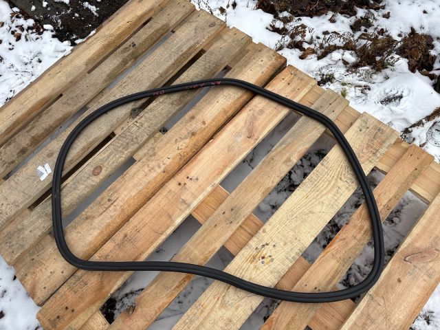 bontott AUDI A4 B8 Jobb hátsó Gumikéder