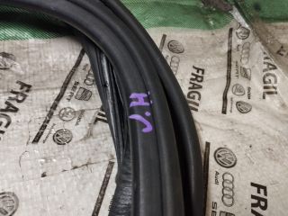 bontott AUDI A4 B8 Jobb hátsó Gumikéder