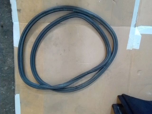 bontott AUDI A4 B8 Jobb hátsó Gumikéder